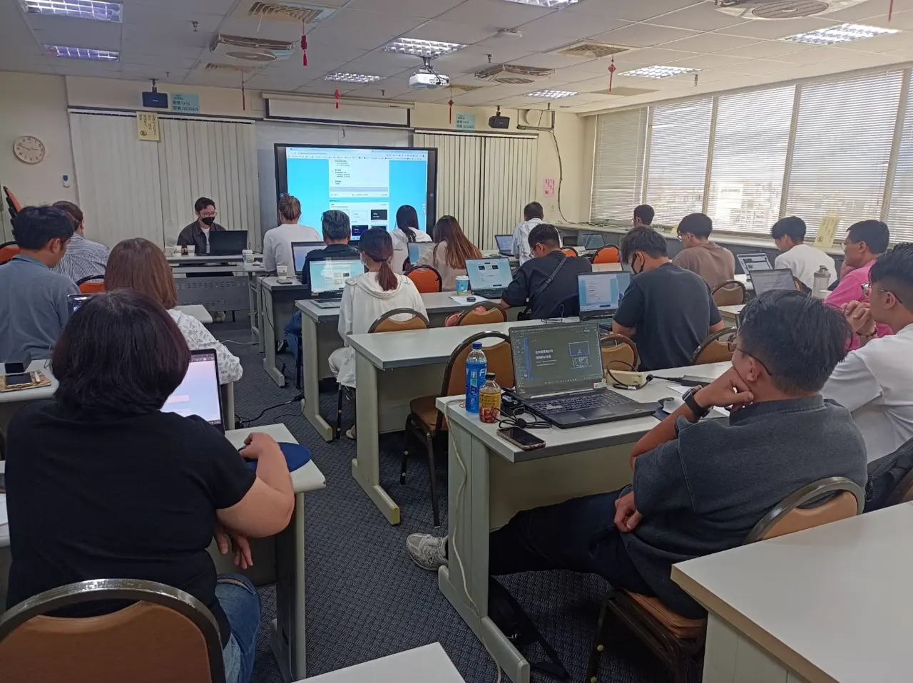 高雄市室內設計裝修商業同業公會：AI 應用實戰內訓